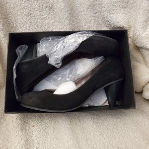 NEW Crocs Brand YOU Black suede PUMPS